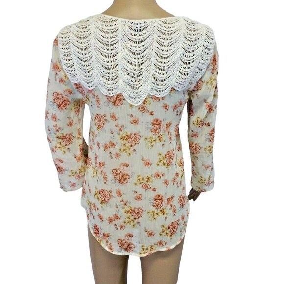 Happening in the Present Y2K Floral Top Open Crochet Back 3/4 Sleeve Size XS - Picture 2 of 8